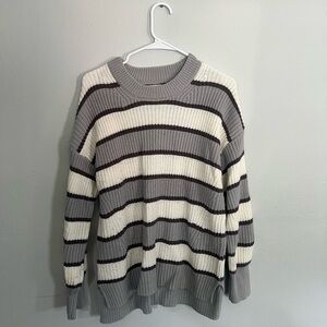 SO Men's Gray and White Striped Crewneck Sweater